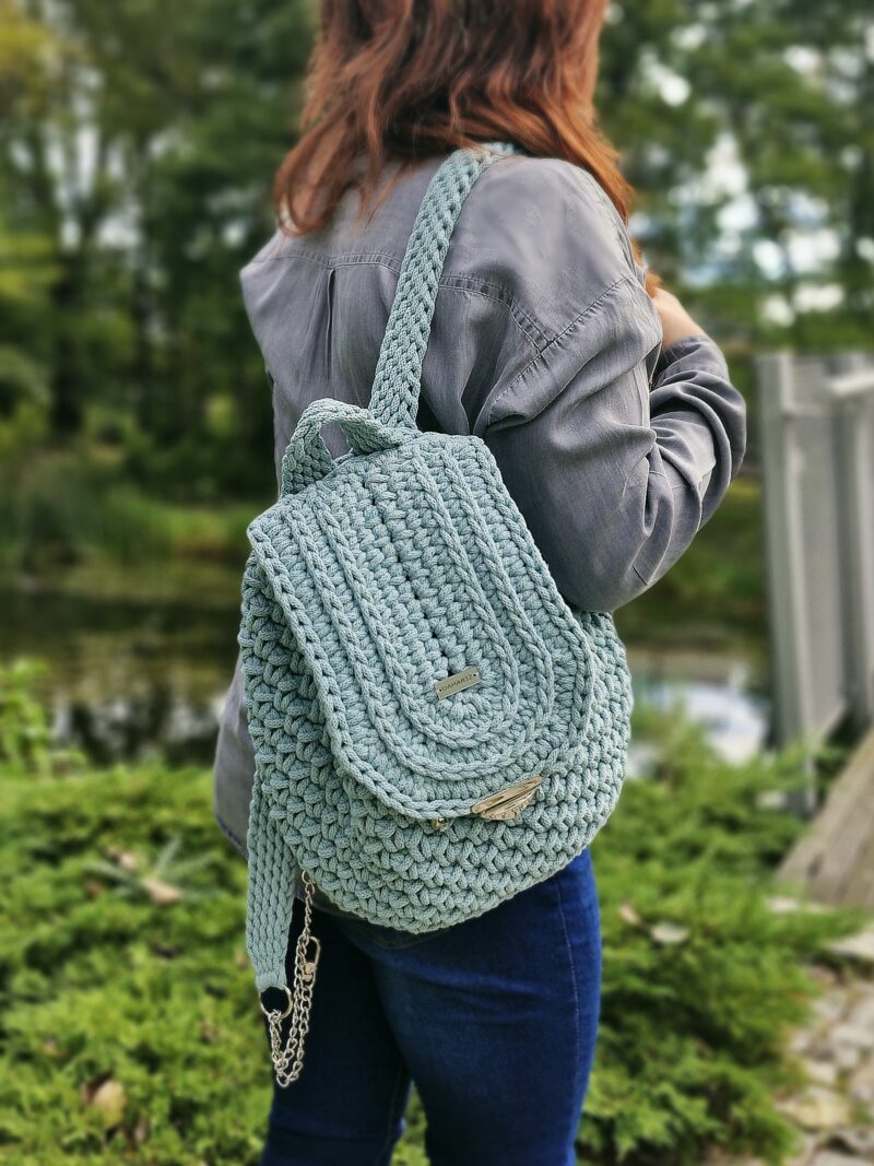plecak ze sznurka bawełnianego na szydełku, damski plecak błękitny, plecaczek z klapą