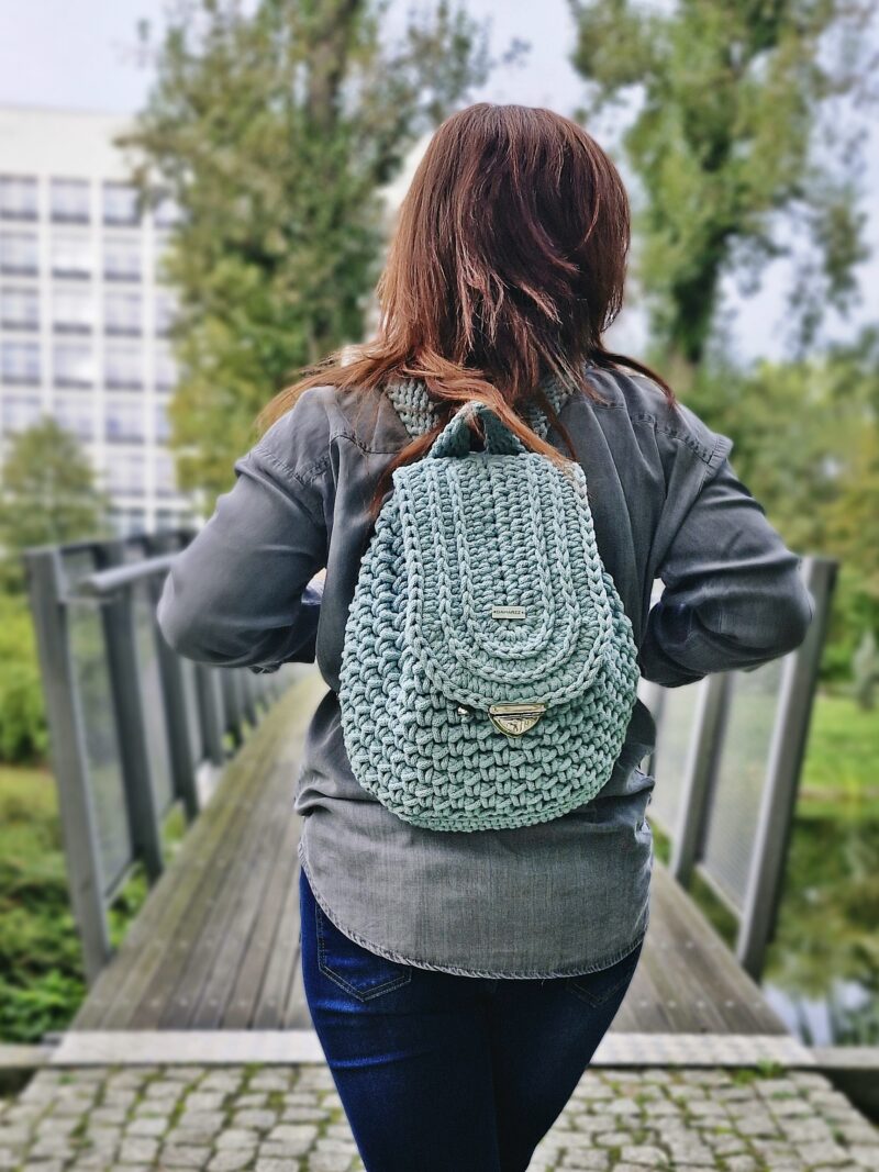 plecak ze sznurka bawełnianego na szydełku, damski plecak błękitny, plecaczek z klapą
