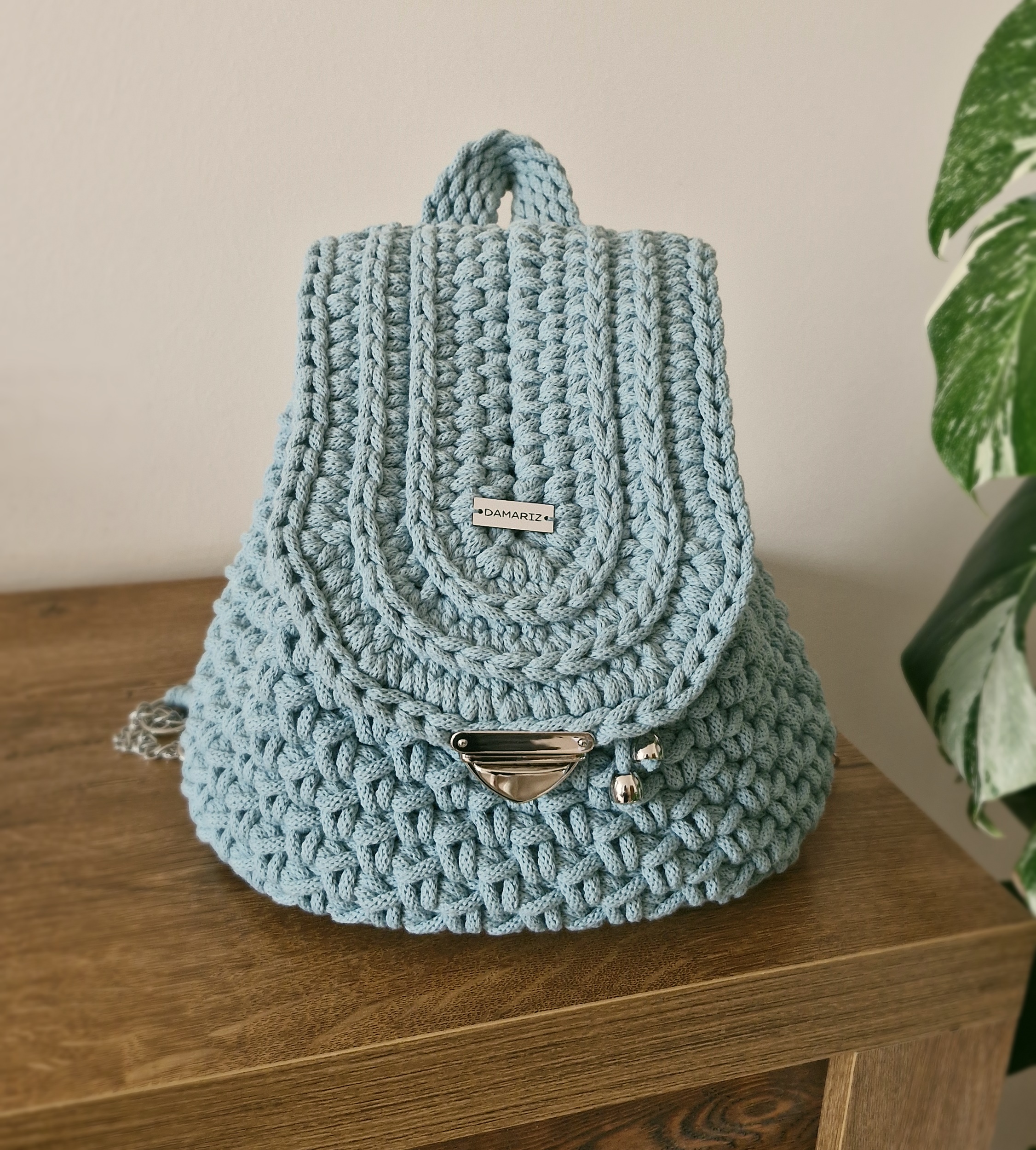 plecak ze sznurka bawełnianego na szydełku, damski plecak błękitny, plecaczek z klapą