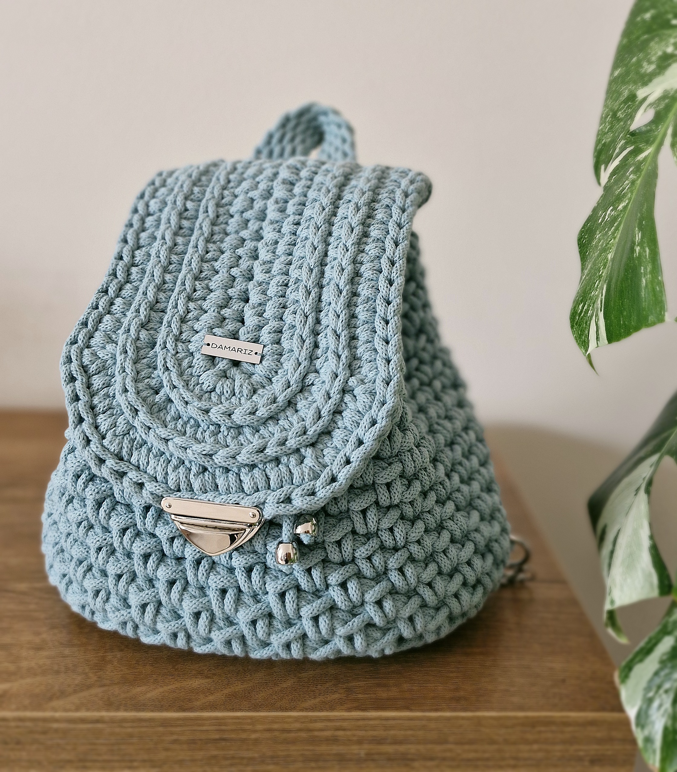 plecak ze sznurka bawełnianego na szydełku, damski plecak błękitny, plecaczek z klapą