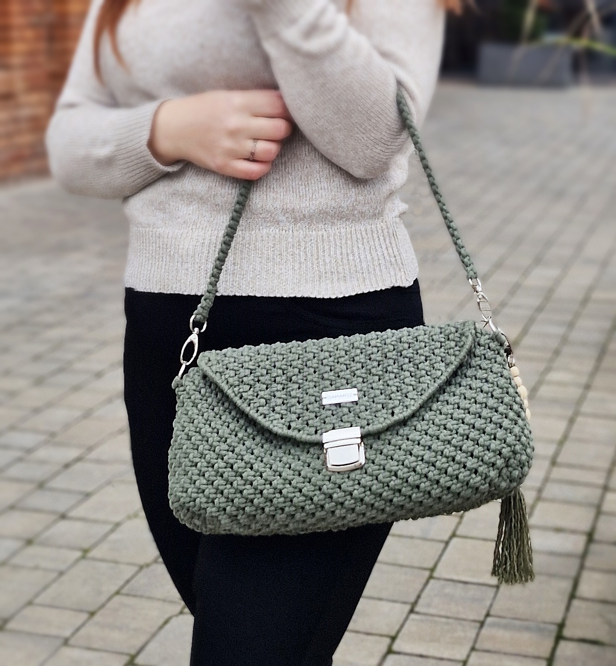 torebka bagietka listonoszka z klapką oliwkowa khaki modna torebka na jesień, ręcznie robiona, pleciona torebka, prezent dla żony, dla dziewczyny dla mamy