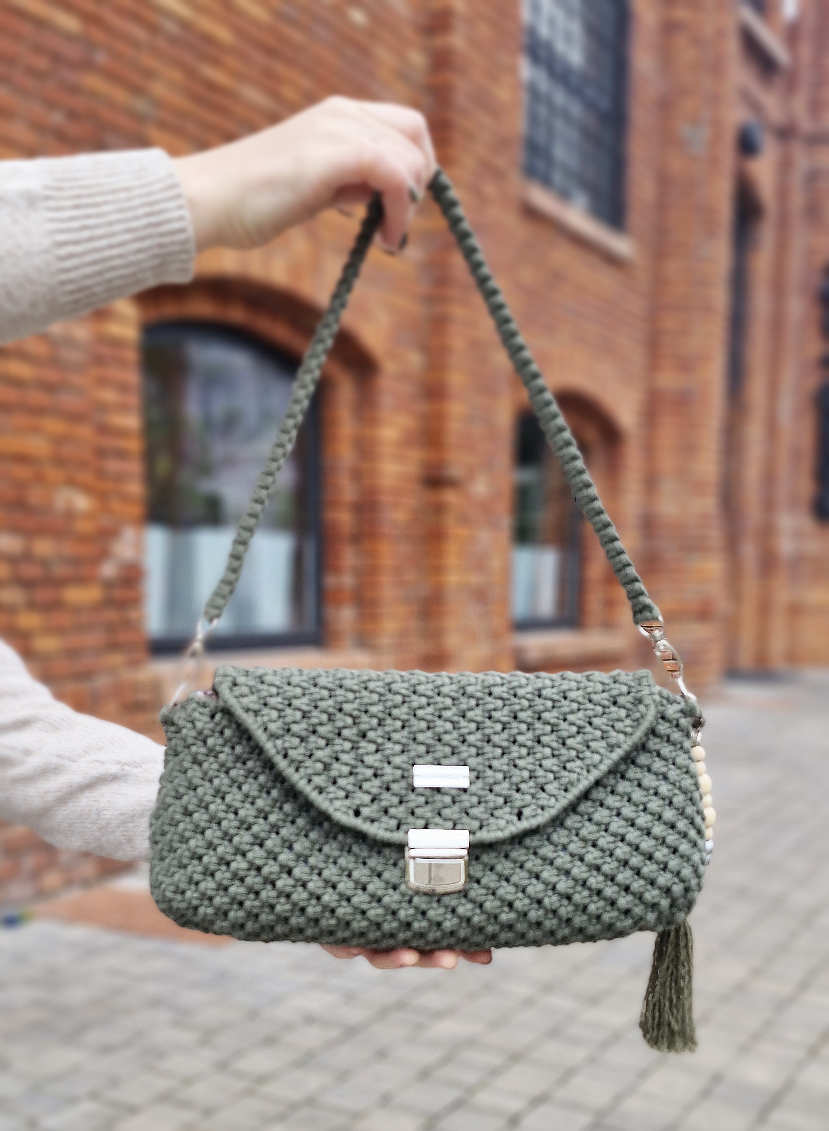 torebka bagietka listonoszka z klapką oliwkowa khaki modna torebka na jesień, ręcznie robiona, pleciona torebka, prezent dla żony, dla dziewczyny dla mamy