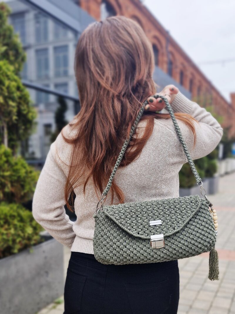 torebka bagietka listonoszka z klapką oliwkowa khaki modna torebka na jesień, ręcznie robiona, pleciona torebka, prezent dla żony, dla dziewczyny dla mamy