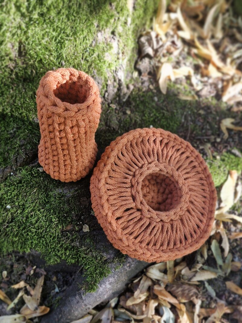 grzybek na szydełku dekoracja ze sznurka na jesień, jesienna dekoracja, rydz na szydełku grzybek na szydełku dekoracja ze sznurka na jesień, jesienna dekoracja, kurka na szydełku, rudy grzybek, rydz, kurka, grzybobranie