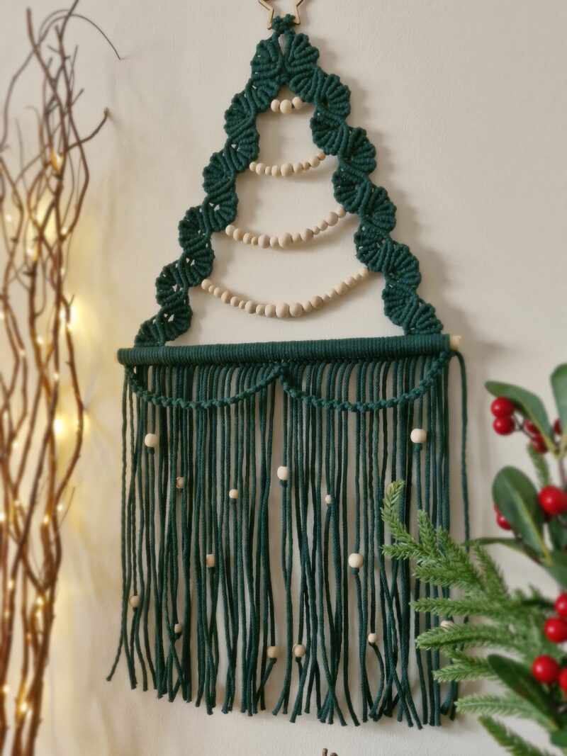 choinka makrama, dekoracja świąteczna, drzewko bożonarodzeniowe zielone do powieszenia na ścianie, choinka dekoracja