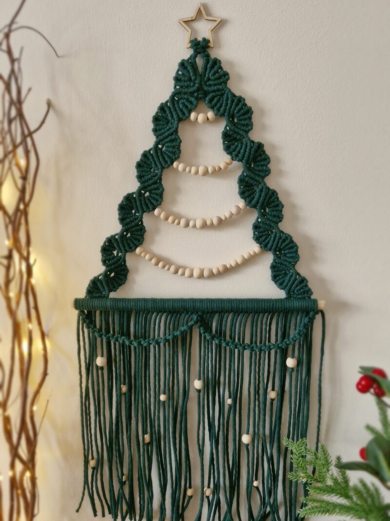 choinka makrama, dekoracja świąteczna, drzewko bożonarodzeniowe zielone do powieszenia na ścianie, choinka dekoracja