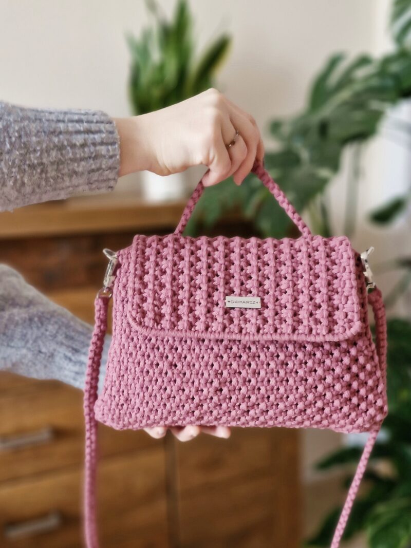 torebka kuferek z klapką, modna torebka na ramię, mała torebka na codzień, torebka na wiosnę, prezent dla niej