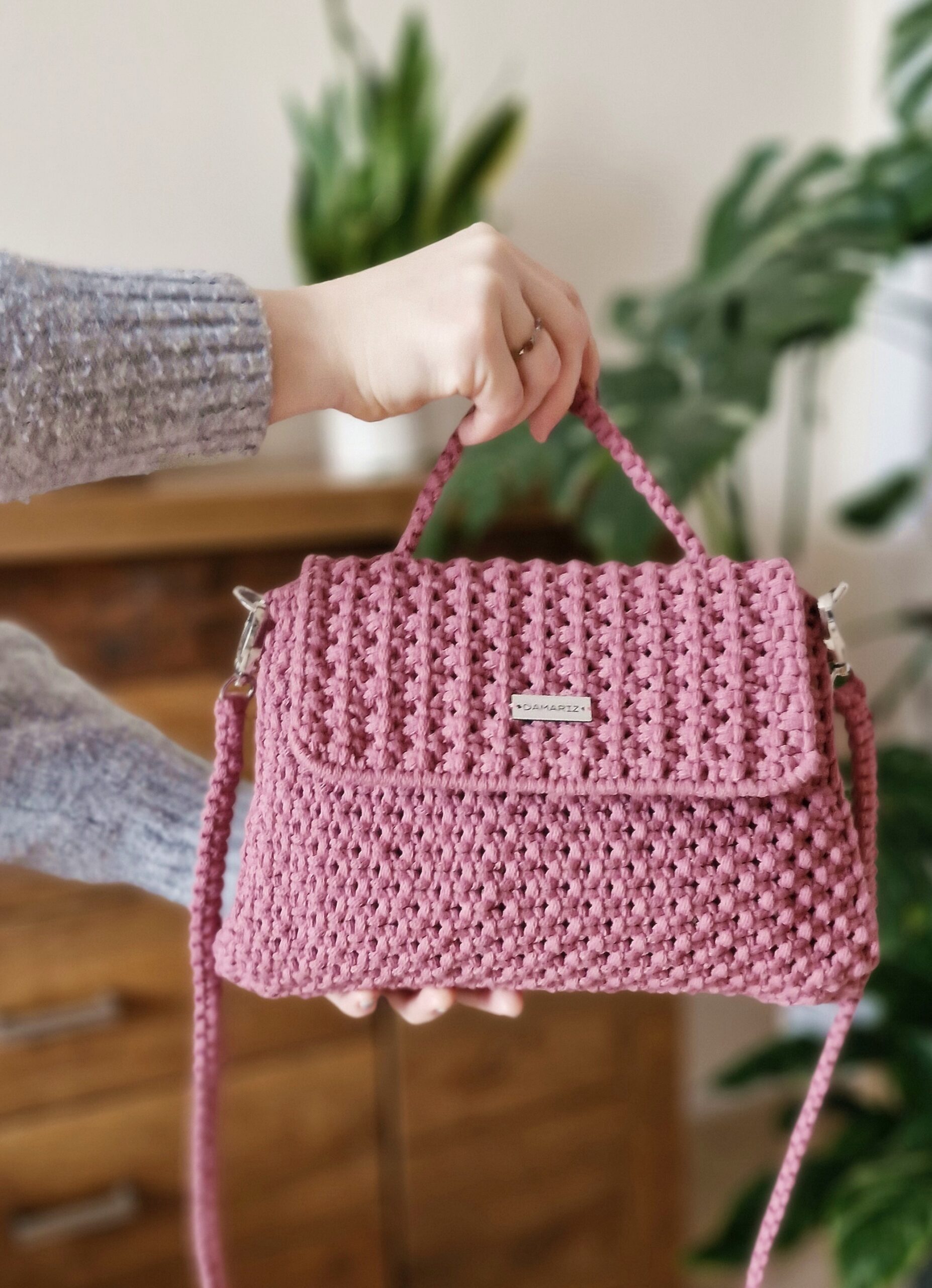 torebka kuferek z klapką, modna torebka na ramię, mała torebka na codzień, torebka na wiosnę, prezent dla niej