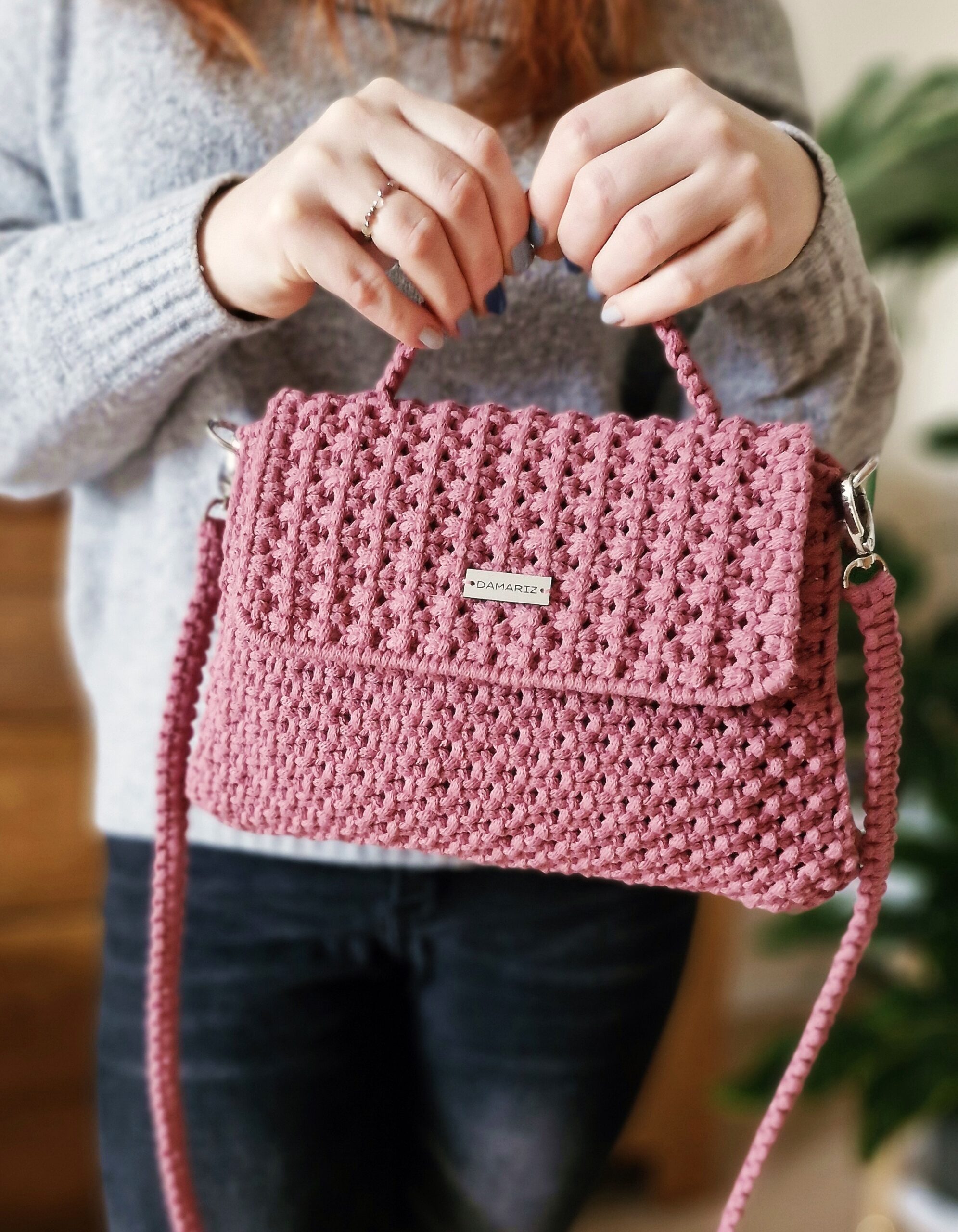 torebka kuferek z klapką, modna torebka na ramię, mała torebka na codzień, torebka na wiosnę, prezent dla niej