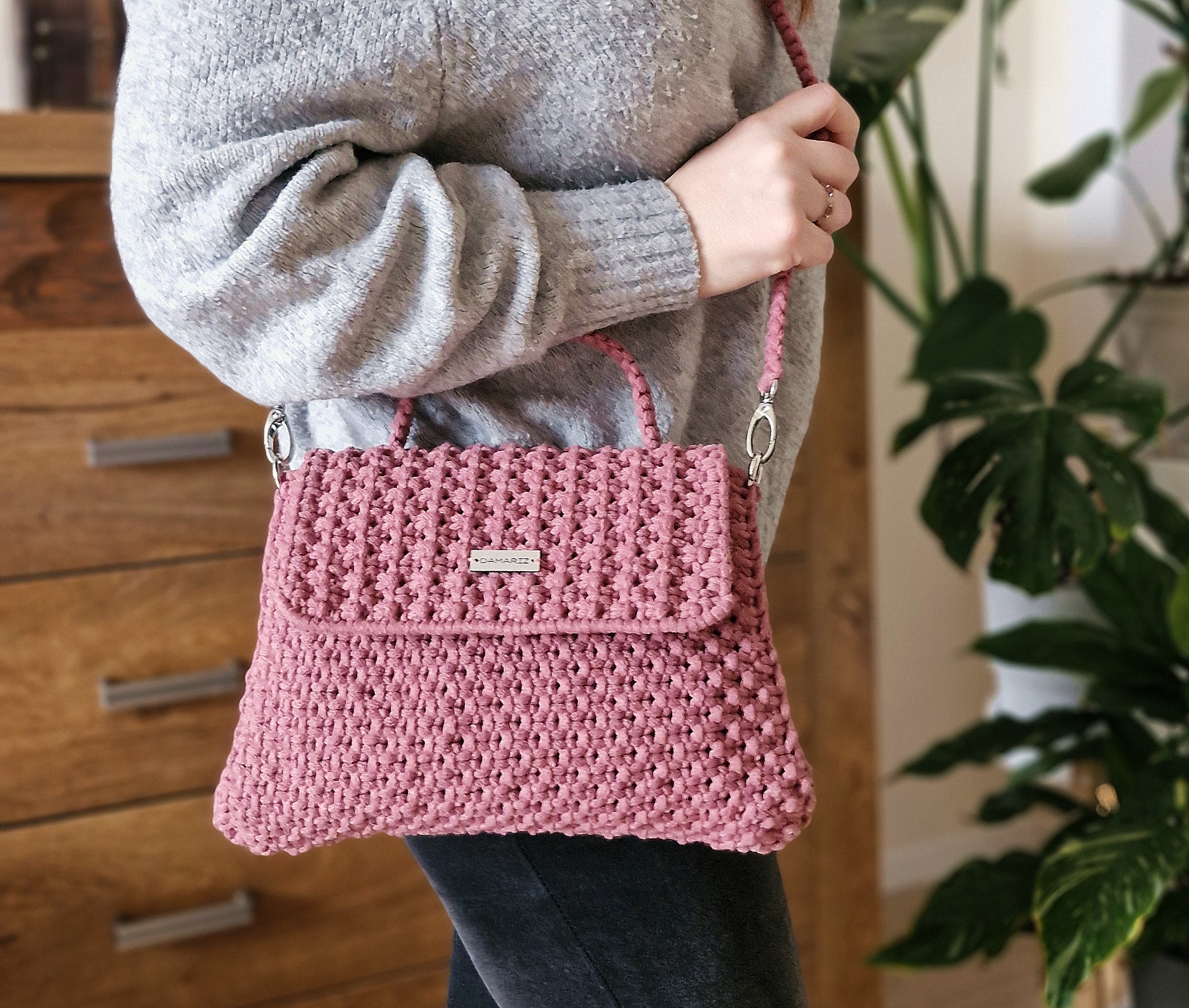 torebka kuferek z klapką, modna torebka na ramię, mała torebka na codzień, torebka na wiosnę, prezent dla niej