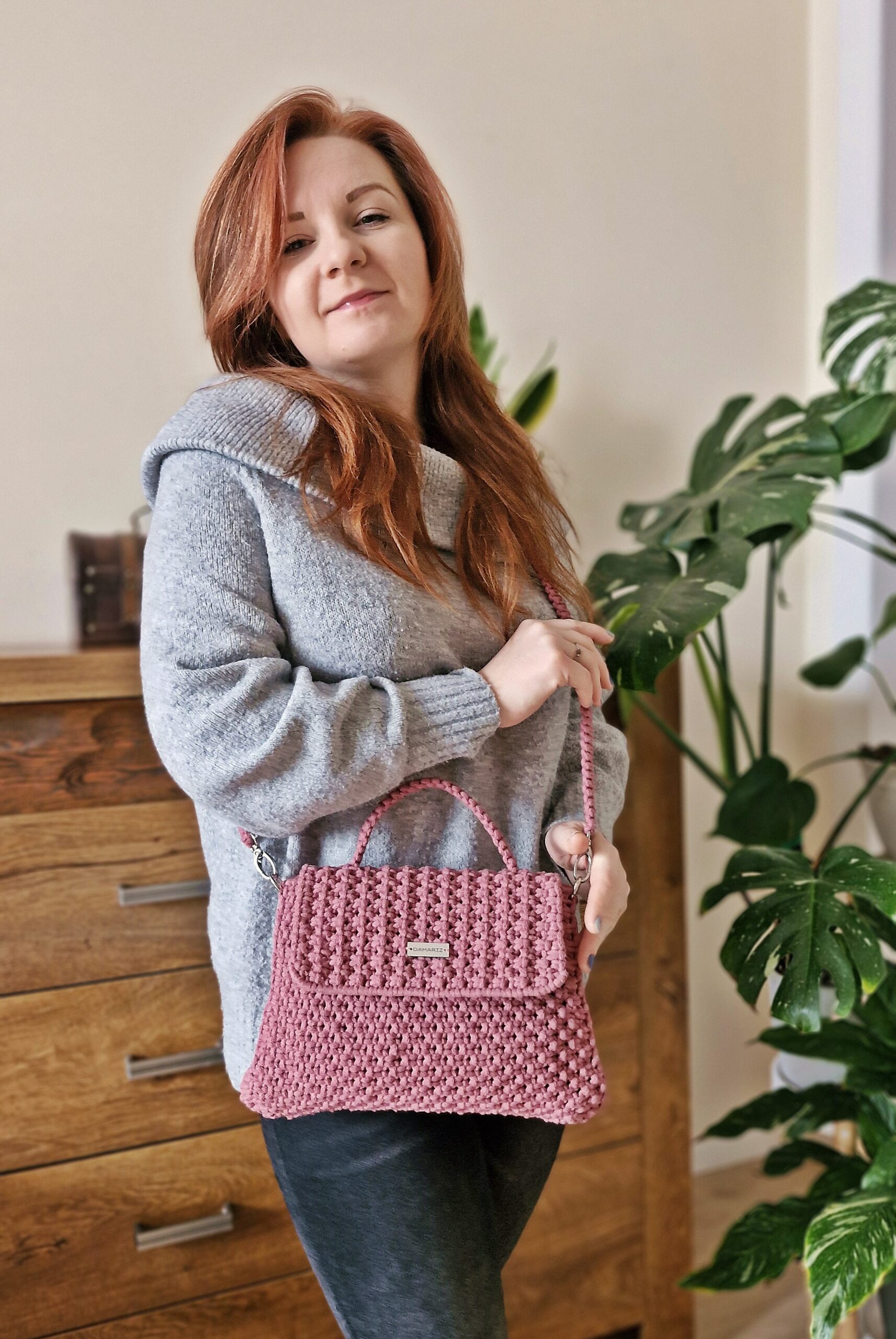 torebka kuferek z klapką, modna torebka na ramię, mała torebka na codzień, torebka na wiosnę, prezent dla niej