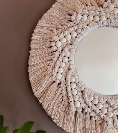 beżowe lustro makrama, mandala